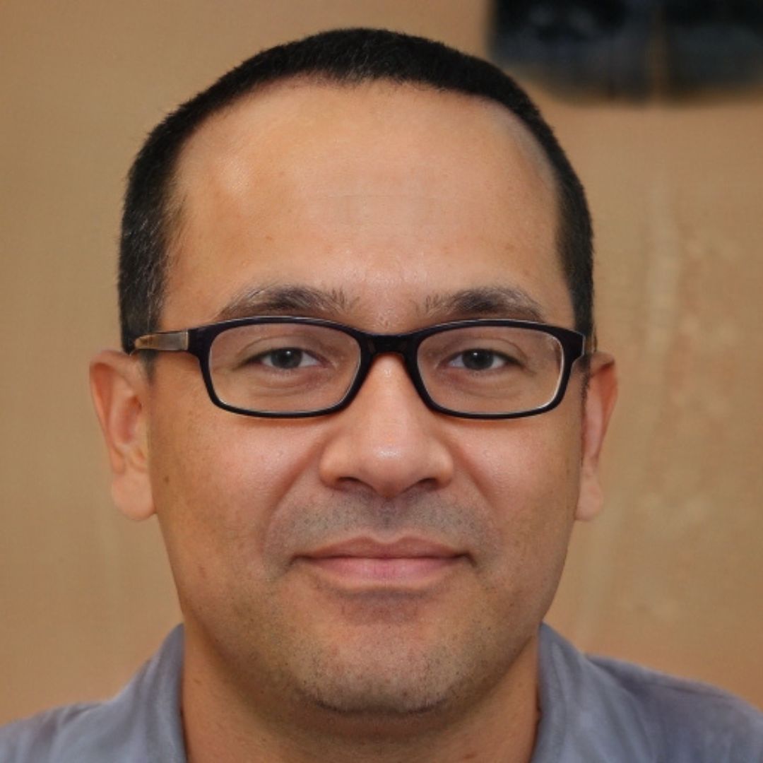 <em>Carlos R.</em>